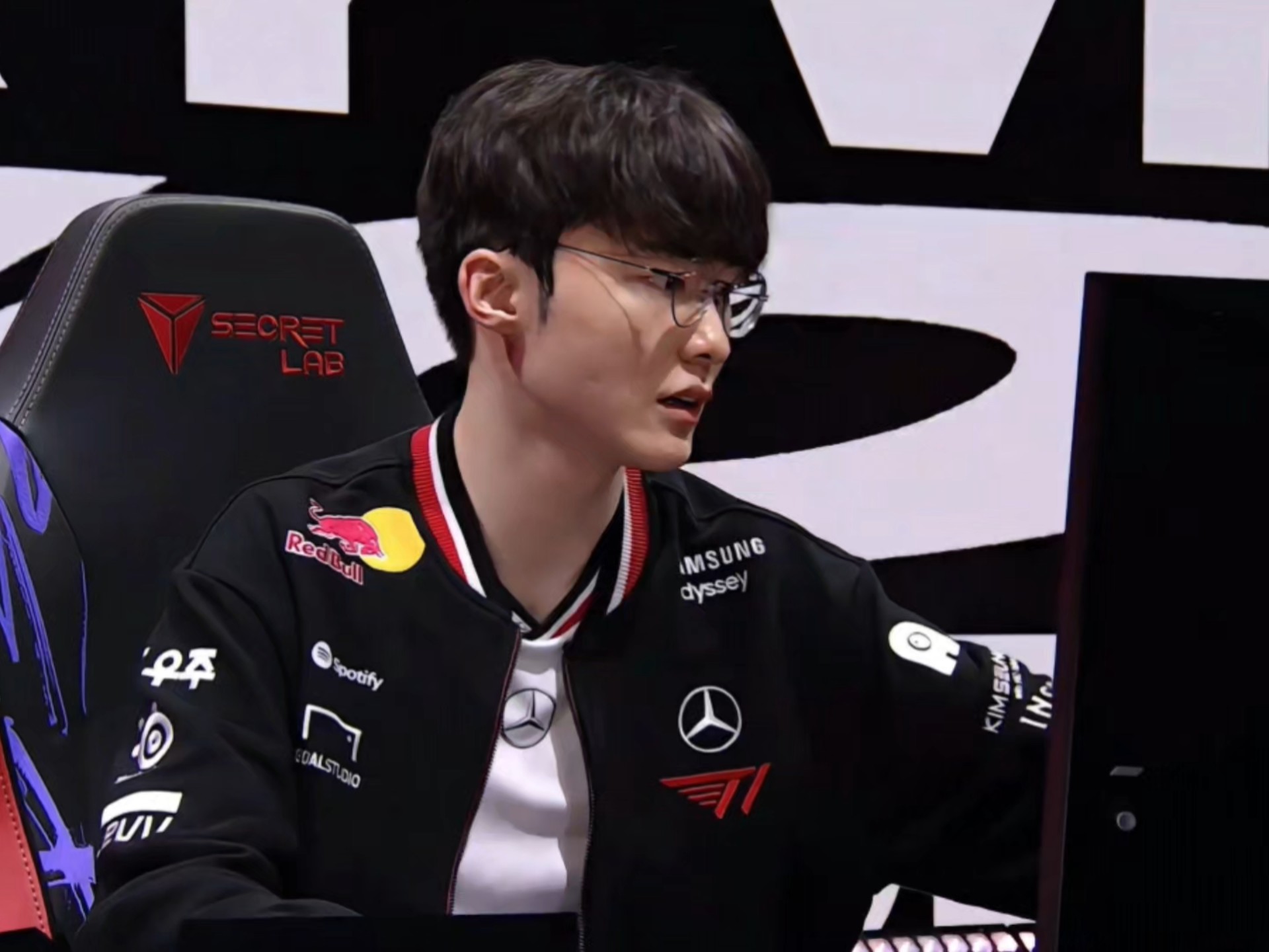 JDG血洗IG，Faker拿下关键大龙顶尖较量四强赛，技惊四座