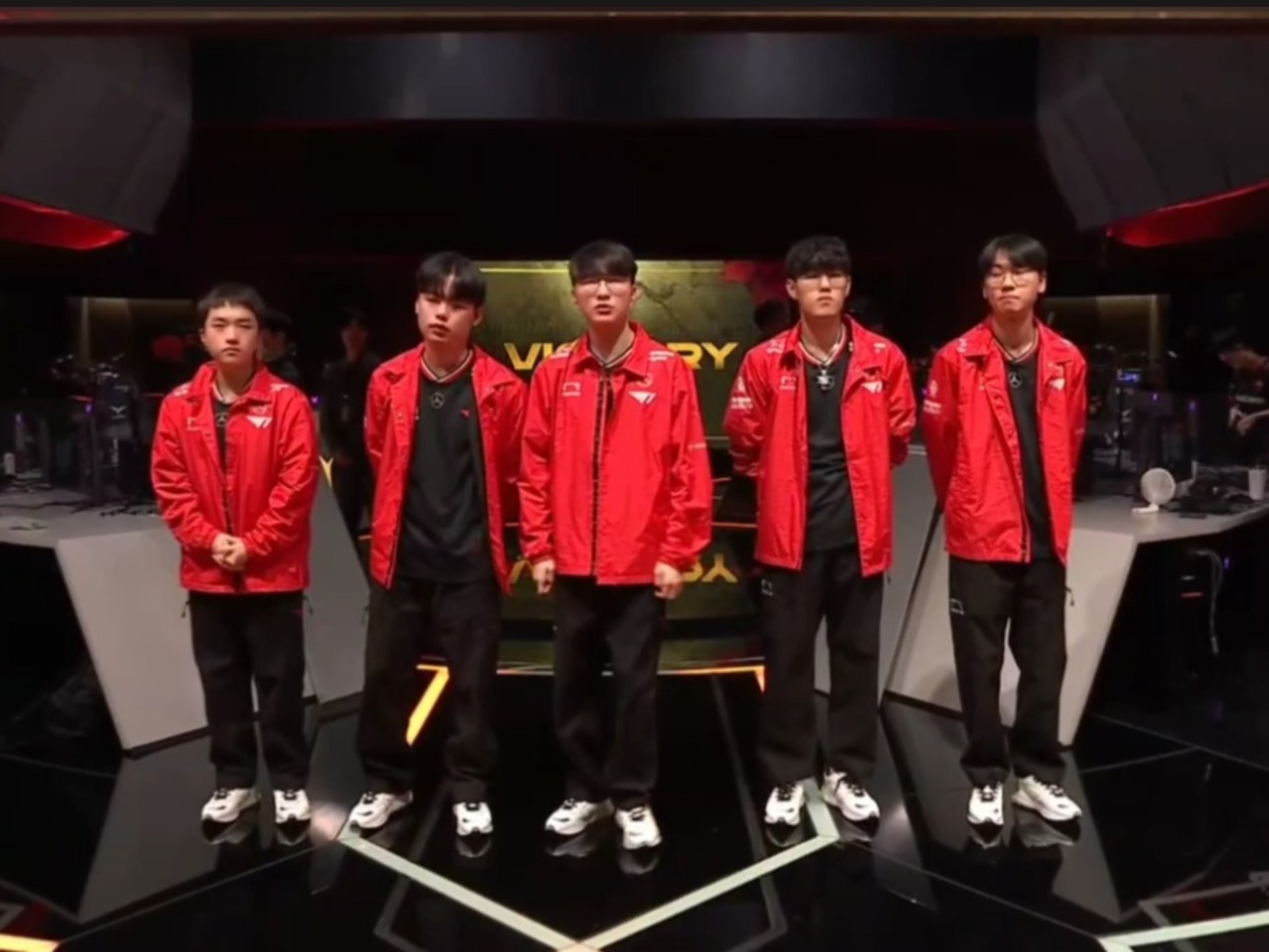 开云体育平台APP-T1横扫EDG，Clid团战一打五顶尖较量半决赛，留下经典瞬间