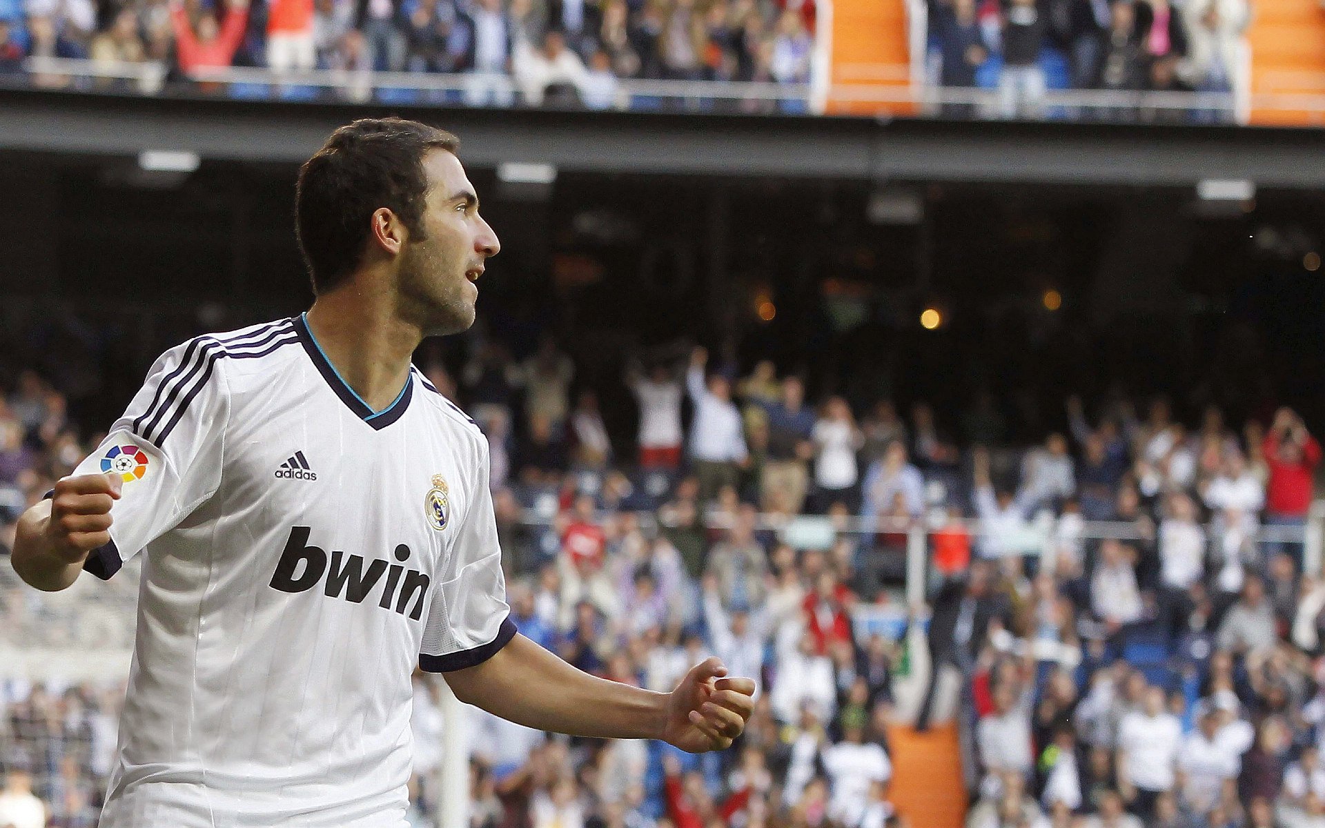 燃爆日本！F1铃鹿极限缠斗，巴萨传控哲学遭遇赛道级火力压制